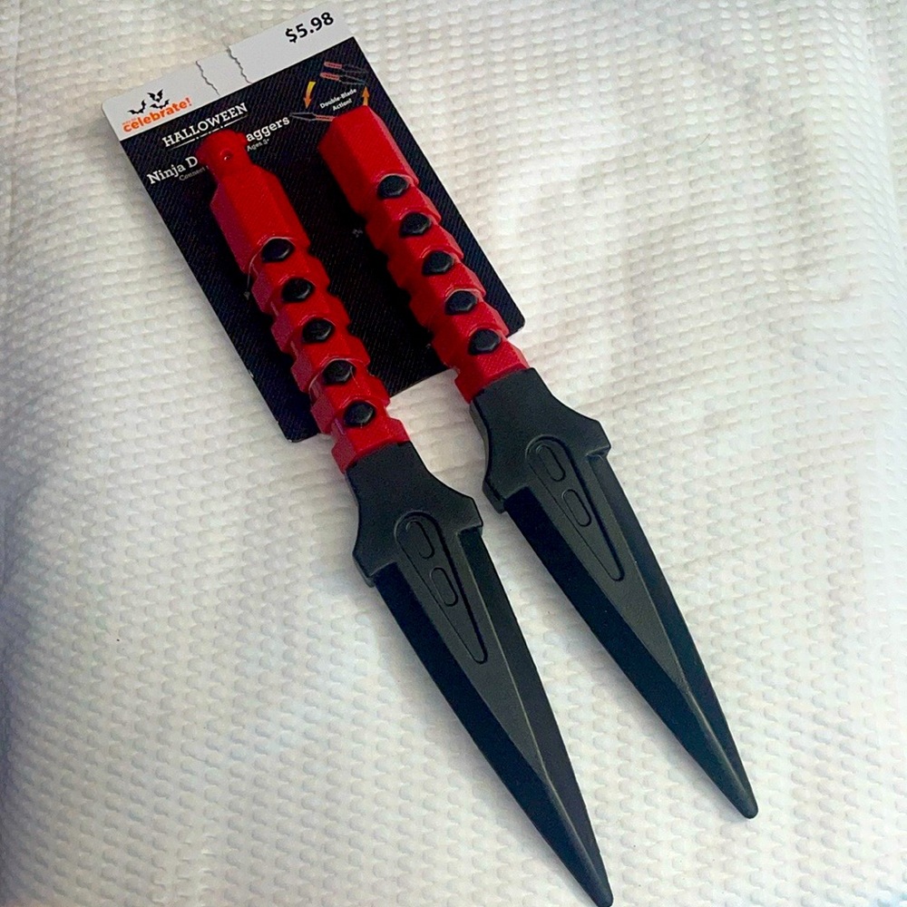 Halloween Red and Black Dagger Set